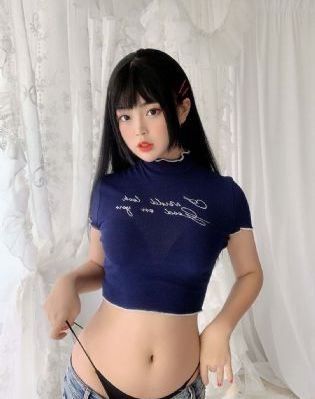 肤如凝脂的安吉拉