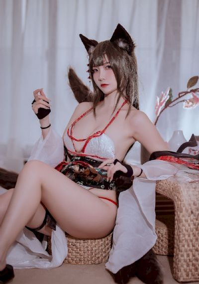 埋在她腿间h喝尿